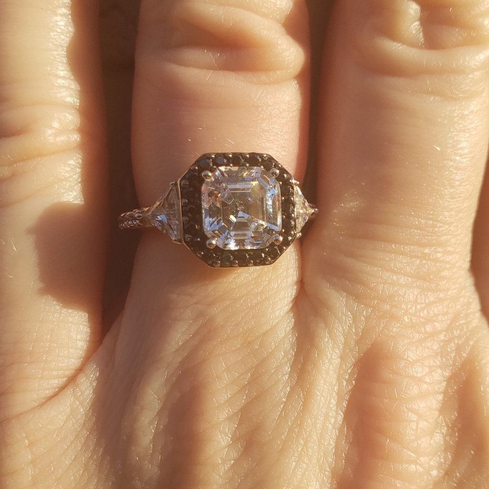 DIAMONIQUE ASSCHER RING - Picture 3 of 9